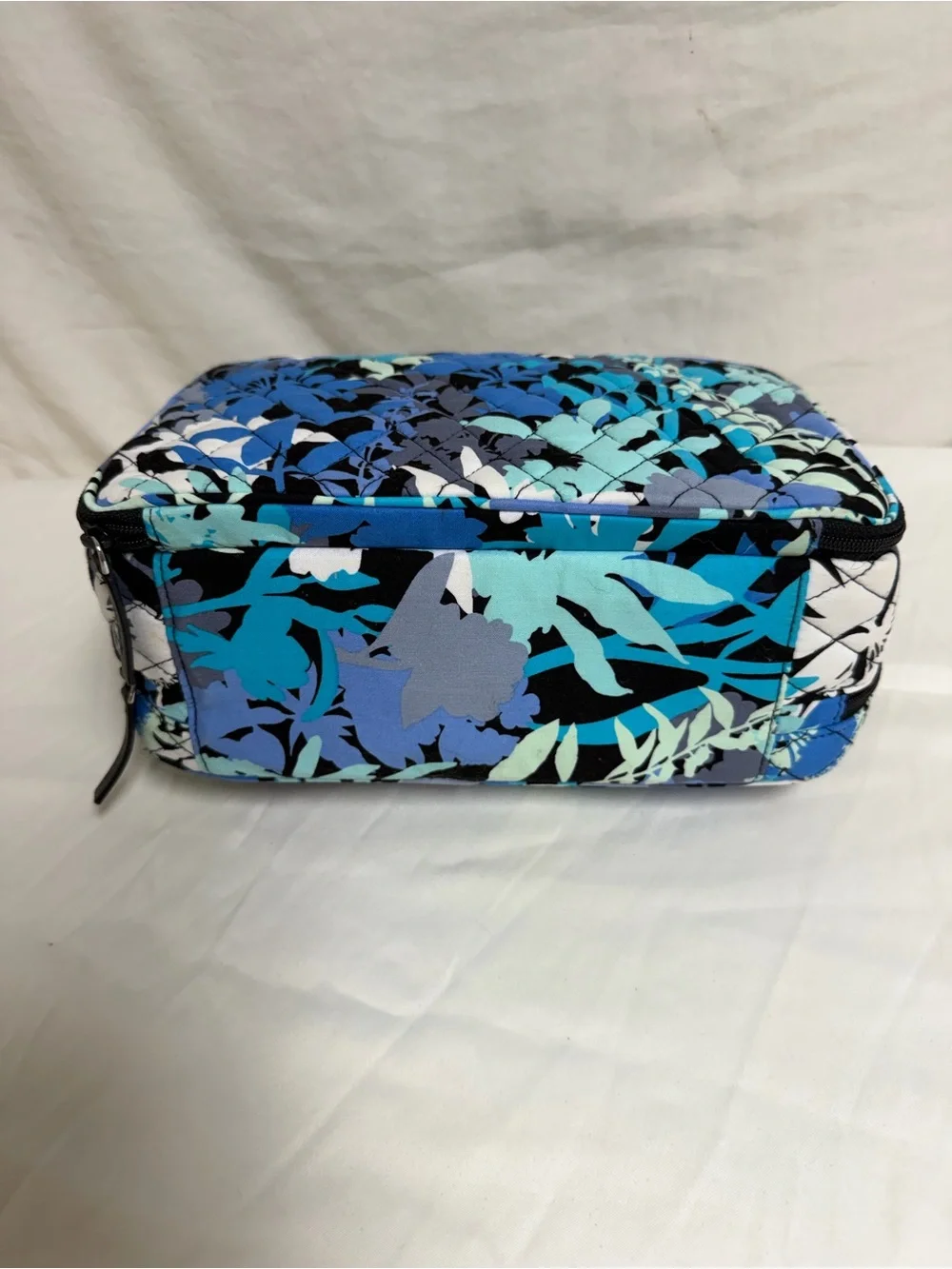 Vera Bradley used case closure